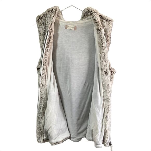 Altar'd State Faux Fur Teddy Hooded Vest Beige Cream Size Medium Zip Closure - Picture 4 of 10